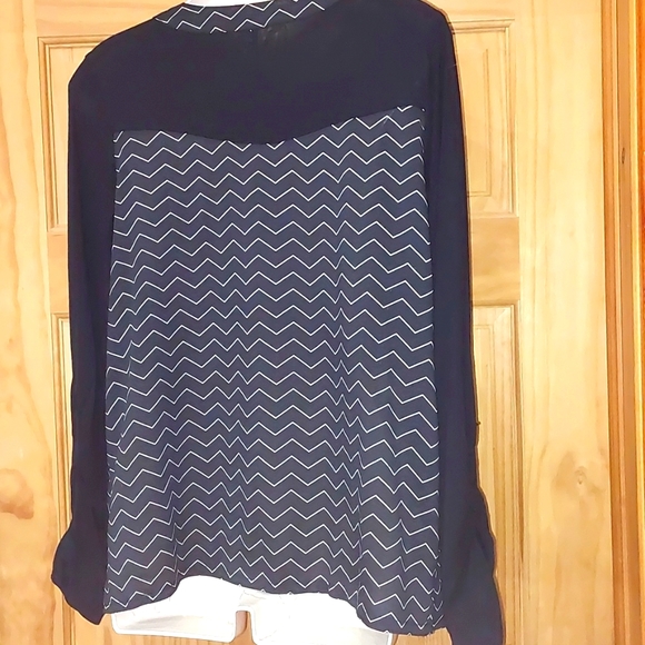 Flowy Shirt - Picture 3 of 4